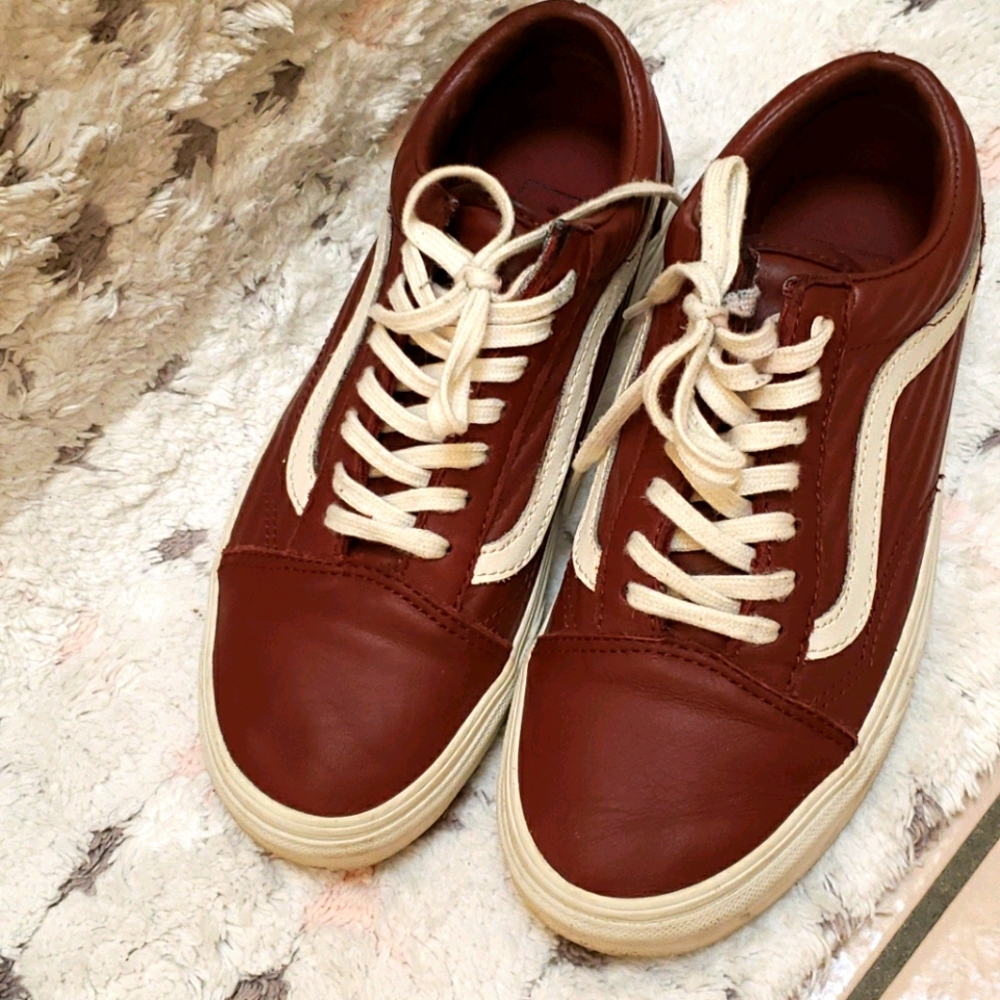 Van's - Picture 2 of 3